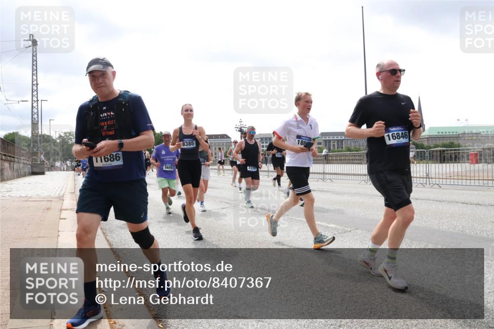 29.06.2025 - hella hamburg halbmarathon Lena Gebhardt http://msf.ph/oto/8407367 29.06.2025 10:41:26 Lombardsbrücke 1686, 5689, 8385, 2229, 188, 16846, 1314, 1317, 1509, 1536, 1542, 1623, 1731, 2153, 2229, 2258, 2805, 3344, 3532, 3533, 3623, 4234, 4412, 4415, 4541, 4610, 4638, 4787, 5086, 5225, 5549, 5688, 5689, 5928, 5942, 6088, 6250, 6450, 6474, 6793, 6842, 6894, 7022, 7023, 7661, 7821, 7829, 7968, 8004, 8162, 8163, 8293, 8385, 8586, 8751, 8769, 8848, 8878, 8992, 9962, 10181, 10269, 10348, 10407, 10483, 10644, 10835, 11011, 11166 meine-sportfotos.de