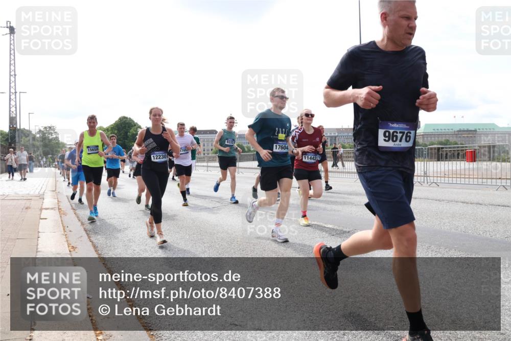 29.06.2025 - hella hamburg halbmarathon Lena Gebhardt http://msf.ph/oto/8407388 29.06.2025 10:16:46 Lombardsbrücke 15658, 11333, 9332, 1785, 12230, 17604, 11442, 9676, 1117, 1212, 1240, 1244, 1331, 1403, 1553, 1599, 1602, 1825, 2225, 2347, 2912, 3030, 3088, 3156, 3176, 3450, 3484, 3622, 3648, 3687, 4478, 4583, 5036, 5037, 5294, 6024, 6328, 6488, 6742, 6941, 6948, 7114, 7115, 7158, 7257, 7345, 7358, 7360, 7376, 7753, 7924, 7928, 8263, 8295, 8317, 8513, 8597, 8619, 8645, 8707, 8847, 8857, 9091, 9208, 9332, 9492, 9628, 9664, 9676, 9810, 10076, 10139, 10141, 10232, 11344, 11345 meine-sportfotos.de