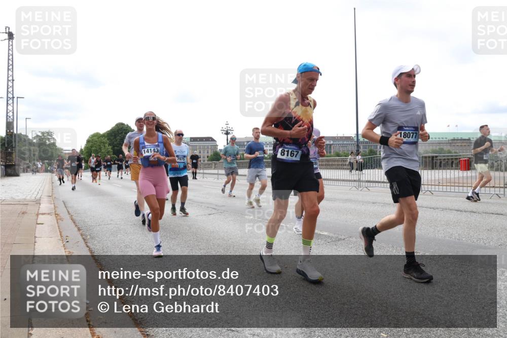 29.06.2025 - hella hamburg halbmarathon Lena Gebhardt http://msf.ph/oto/8407403 29.06.2025 10:24:36 Lombardsbrücke 14143, 7975, 8167, 18077, 1005, 1009, 1064, 1352, 1389, 1395, 2108, 2132, 2249, 2280, 2477, 2944, 3053, 3099, 3113, 3132, 3285, 3421, 3579, 3786, 4111, 4162, 4221, 4444, 4464, 4684, 4719, 4993, 5126, 5138, 5829, 5830, 6261, 6478, 6524, 6526, 6570, 7528, 7920, 7975, 8167, 8187, 8297, 9063, 10907, 11651, 11816, 11817, 12070, 12210, 12303, 13111, 13113, 13380, 13573, 13638, 13711, 14143, 14898, 15124, 15975, 17535 meine-sportfotos.de