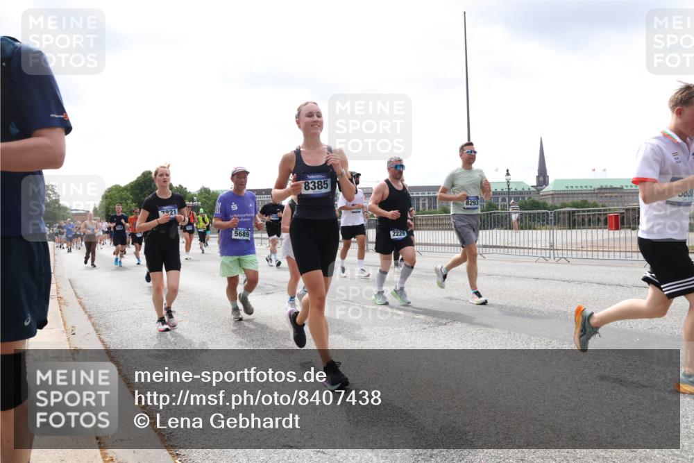 29.06.2025 - hella hamburg halbmarathon Lena Gebhardt http://msf.ph/oto/8407438 29.06.2025 10:41:26 Lombardsbrücke 7921, 5689, 8385, 2229, 8293, 08, 1314, 1317, 1509, 1536, 1542, 1623, 1731, 2153, 2229, 2258, 2805, 3344, 3532, 3533, 3623, 4234, 4412, 4415, 4541, 4610, 4638, 4787, 5086, 5225, 5549, 5688, 5689, 5928, 5942, 6088, 6250, 6450, 6474, 6793, 6842, 6894, 7022, 7023, 7661, 7821, 7829, 7968, 8004, 8162, 8163, 8293, 8385, 8586, 8751, 8769, 8848, 8878, 8992, 9962, 10181, 10269, 10348, 10407, 10483, 10644, 10835, 11011, 11166 meine-sportfotos.de