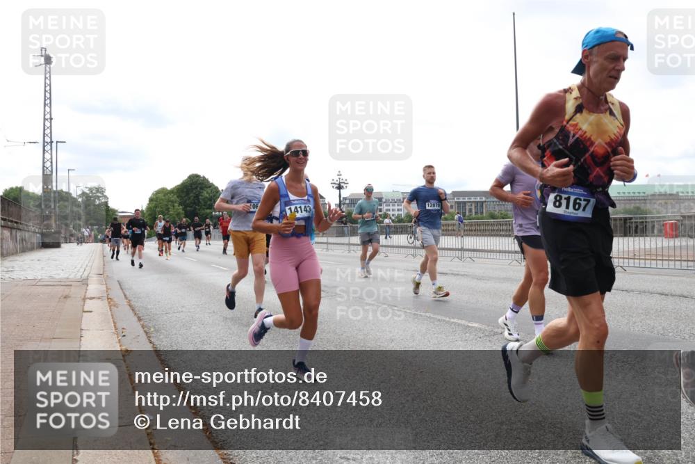 29.06.2025 - hella hamburg halbmarathon Lena Gebhardt http://msf.ph/oto/8407458 29.06.2025 10:24:36 Lombardsbrücke 06, 14143, 12070, 8167, 1005, 1009, 1064, 1352, 1389, 1395, 2108, 2132, 2249, 2280, 2477, 2944, 3053, 3099, 3113, 3132, 3285, 3421, 3579, 3786, 4111, 4162, 4221, 4444, 4464, 4684, 4719, 4993, 5126, 5138, 5829, 5830, 6261, 6478, 6524, 6526, 6570, 7528, 7920, 7975, 8167, 8187, 8297, 9063, 10907, 11651, 11816, 11817, 12070, 12210, 12303, 13111, 13113, 13380, 13573, 13638, 13711, 14143, 14898, 15124, 15975, 17535 meine-sportfotos.de