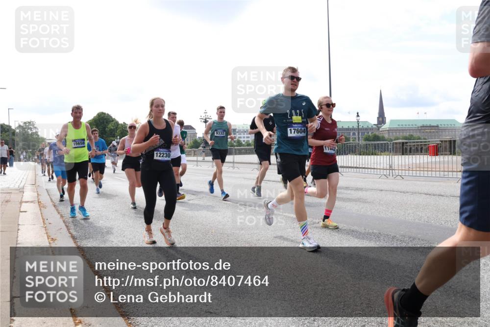 29.06.2025 - hella hamburg halbmarathon Lena Gebhardt http://msf.ph/oto/8407464 29.06.2025 10:16:46 Lombardsbrücke 15658, 12230, 9332, 2025, 17604, 11442, 1117, 1212, 1240, 1244, 1331, 1403, 1553, 1599, 1602, 1825, 2225, 2347, 2912, 3030, 3088, 3156, 3176, 3450, 3484, 3622, 3648, 3687, 4478, 4583, 5036, 5037, 5294, 6024, 6328, 6488, 6742, 6941, 6948, 7114, 7115, 7158, 7257, 7345, 7358, 7360, 7376, 7753, 7924, 7928, 8263, 8295, 8317, 8513, 8597, 8619, 8645, 8707, 8847, 8857, 9091, 9208, 9332, 9492, 9628, 9664, 9676, 9810, 10076, 10139, 10141, 10232, 11344, 11345 meine-sportfotos.de