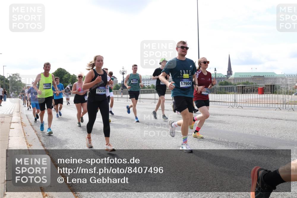 29.06.2025 - hella hamburg halbmarathon Lena Gebhardt http://msf.ph/oto/8407496 29.06.2025 10:16:47 Lombardsbrücke 15658, 12230, 9332, 2025, 1, 17604, 1442, 1117, 1212, 1240, 1244, 1331, 1348, 1403, 1553, 1599, 1602, 1825, 2225, 2347, 2912, 3030, 3088, 3156, 3176, 3450, 3484, 3622, 3687, 4478, 4583, 5036, 5037, 5294, 6024, 6328, 6488, 6742, 6941, 6948, 7114, 7115, 7158, 7257, 7345, 7358, 7360, 7376, 7753, 7924, 7928, 8263, 8295, 8317, 8513, 8597, 8619, 8645, 8707, 8847, 8857, 9091, 9208, 9332, 9492, 9628, 9664, 9676, 9810, 10076, 10139, 10141, 10232, 11344, 11345 meine-sportfotos.de