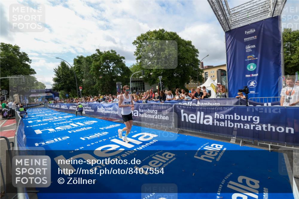 29.06.2025 - hella hamburg halbmarathon Zöllner http://msf.ph/oto/8407554 29.06.2025 10:15:38 Ziel 12673 meine-sportfotos.de