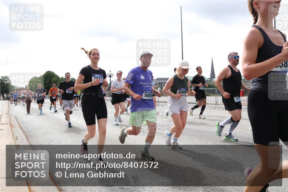 29.06.2025 - hella hamburg halbmarathon Lena Gebhardt http://msf.ph/oto/8407572 29.06.2025 10:41:27 Lombardsbrücke 5928, 7931, 40, 5689, 5688, 2223, 38, 1314, 1317, 1509, 1536, 1542, 1623, 1731, 2153, 2229, 2258, 2805, 3344, 3532, 3533, 3623, 4412, 4415, 4541, 4610, 4638, 4787, 5086, 5225, 5549, 5688, 5689, 5928, 5942, 6088, 6250, 6450, 6474, 6793, 6894, 7022, 7023, 7661, 7821, 7829, 7968, 8004, 8162, 8163, 8293, 8385, 8586, 8751, 8769, 8848, 8878, 8992, 9588, 9962, 10181, 10269, 10348, 10407, 10483, 10644, 10835, 11011, 11166 meine-sportfotos.de