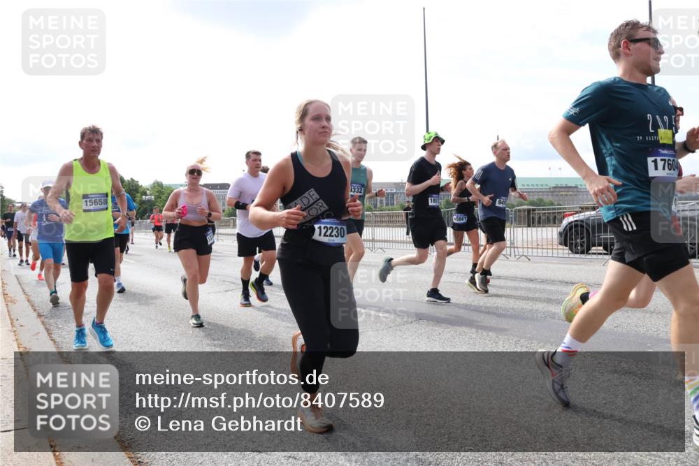 29.06.2025 - hella hamburg halbmarathon Lena Gebhardt http://msf.ph/oto/8407589 29.06.2025 10:16:47 Lombardsbrücke 15658, 111, 11, 12230, 9332, 15861, 949, 212, 5, 39, 17604, 1117, 1212, 1240, 1244, 1331, 1348, 1403, 1553, 1599, 1602, 1825, 2225, 2347, 2912, 3030, 3088, 3156, 3176, 3450, 3484, 3622, 3687, 4478, 4583, 5036, 5037, 5294, 6024, 6328, 6488, 6742, 6941, 6948, 7114, 7115, 7158, 7257, 7345, 7358, 7360, 7376, 7753, 7924, 7928, 8263, 8295, 8317, 8513, 8597, 8619, 8645, 8707, 8847, 8857, 9091, 9208, 9332, 9492, 9628, 9664, 9676, 9810, 10076, 10139, 10141, 10232, 11344, 11345 meine-sportfotos.de