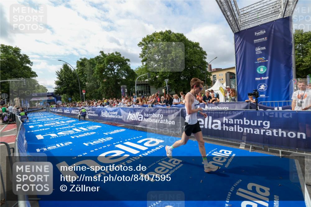 29.06.2025 - hella hamburg halbmarathon Zöllner http://msf.ph/oto/8407595 29.06.2025 10:15:38 Ziel 12673 meine-sportfotos.de