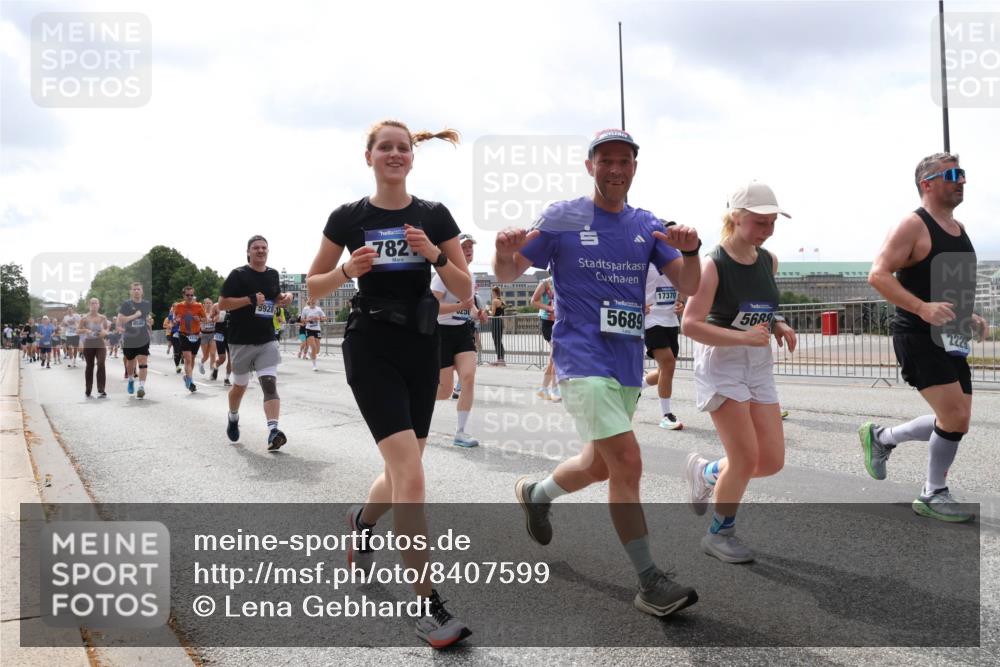 29.06.2025 - hella hamburg halbmarathon Lena Gebhardt http://msf.ph/oto/8407599 29.06.2025 10:41:28 Lombardsbrücke 5928, 1, 782, 5689, 17370, 5688, 222, 1314, 1317, 1509, 1536, 1542, 1623, 1731, 2153, 2229, 2258, 2805, 3344, 3532, 3533, 3623, 4412, 4415, 4541, 4610, 4638, 4787, 5086, 5225, 5549, 5688, 5689, 5928, 5942, 6088, 6250, 6450, 6474, 6793, 6894, 7022, 7023, 7661, 7821, 7829, 7968, 8004, 8162, 8163, 8293, 8385, 8586, 8751, 8769, 8848, 8878, 8897, 8992, 9588, 9962, 10181, 10269, 10348, 10407, 10483, 10644, 10835, 11011, 11166 meine-sportfotos.de