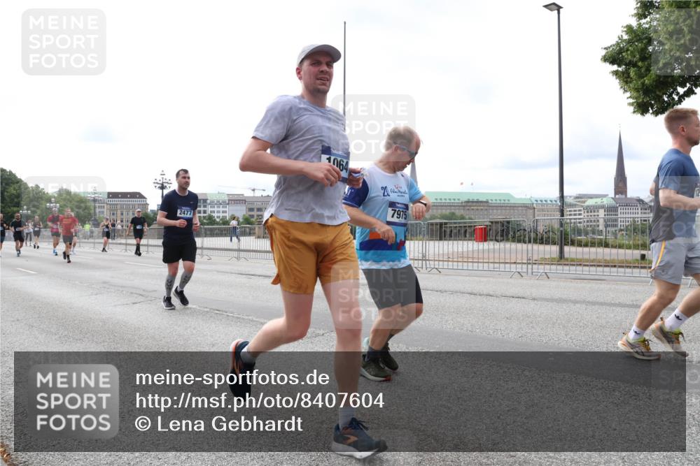 29.06.2025 - hella hamburg halbmarathon Lena Gebhardt http://msf.ph/oto/8407604 29.06.2025 10:24:38 Lombardsbrücke 2477, 1064, 20, 7975, 1005, 1009, 1064, 1352, 1395, 2108, 2132, 2249, 2280, 2477, 2944, 3053, 3099, 3113, 3132, 3285, 3421, 3786, 4008, 4010, 4111, 4162, 4221, 4444, 4464, 4684, 4719, 5126, 5138, 5829, 5830, 6261, 6478, 6524, 6526, 6570, 7528, 7920, 7975, 8167, 8187, 8297, 9063, 10907, 11651, 11816, 11817, 12070, 12210, 12303, 13111, 13113, 13380, 13573, 13638, 13711, 14143, 14898, 15124, 15975, 17535 meine-sportfotos.de