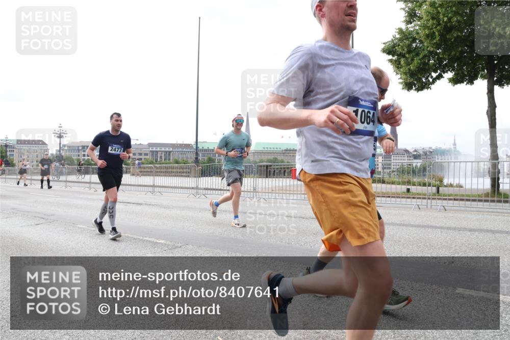 29.06.2025 - hella hamburg halbmarathon Lena Gebhardt http://msf.ph/oto/8407641 29.06.2025 10:24:38 Lombardsbrücke 2477, 064, 1005, 1009, 1064, 1352, 1395, 2108, 2132, 2249, 2280, 2477, 2944, 3053, 3099, 3113, 3132, 3285, 3421, 3786, 4008, 4010, 4111, 4162, 4221, 4444, 4464, 4684, 4719, 5126, 5138, 5829, 5830, 6261, 6478, 6524, 6526, 6570, 7528, 7920, 7975, 8167, 8187, 8297, 9063, 10907, 11651, 11816, 11817, 12070, 12210, 12303, 13111, 13113, 13380, 13573, 13638, 13711, 14143, 14898, 15124, 15975, 17535 meine-sportfotos.de
