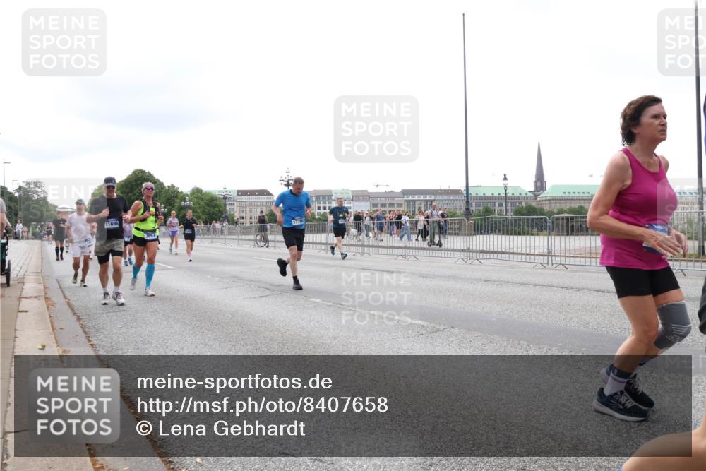 29.06.2025 - hella hamburg halbmarathon Lena Gebhardt http://msf.ph/oto/8407658 29.06.2025 10:50:36 Lombardsbrücke 11696, 17790, 1259, 1828, 1930, 2047, 2200, 3184, 3203, 3229, 3647, 3680, 3701, 3710, 3805, 3838, 3897, 4168, 4642, 4695, 4771, 4961, 5119, 5131, 5997, 6178, 6680, 6830, 7133, 7161, 7505, 7677, 7721, 7722, 7755, 7938, 8200, 8299, 8833, 8834, 8986, 9096, 9168, 9605, 9933, 10029, 10060, 10286, 10437, 10617, 10744, 11426, 11577, 11696, 11716, 12079, 12392, 12393, 13127, 13128, 13846, 13887, 14102, 14144, 14534, 14591, 14940, 15017, 15230, 15416 meine-sportfotos.de