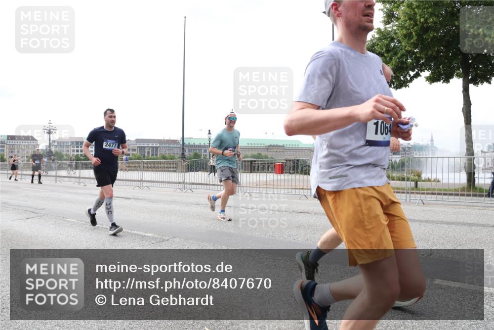 29.06.2025 - hella hamburg halbmarathon Lena Gebhardt http://msf.ph/oto/8407670 29.06.2025 10:24:38 Lombardsbrücke 2477, 1064, 1005, 1009, 1064, 1352, 1395, 2108, 2132, 2249, 2280, 2477, 2944, 3053, 3099, 3113, 3132, 3285, 3421, 3786, 4008, 4010, 4111, 4162, 4221, 4444, 4464, 4684, 4719, 5126, 5138, 5829, 5830, 6261, 6478, 6524, 6526, 6570, 7528, 7920, 7975, 8167, 8187, 8297, 9063, 10907, 11651, 11816, 11817, 12070, 12210, 12303, 13111, 13113, 13380, 13573, 13638, 13711, 14143, 14898, 15124, 15975, 17535 meine-sportfotos.de