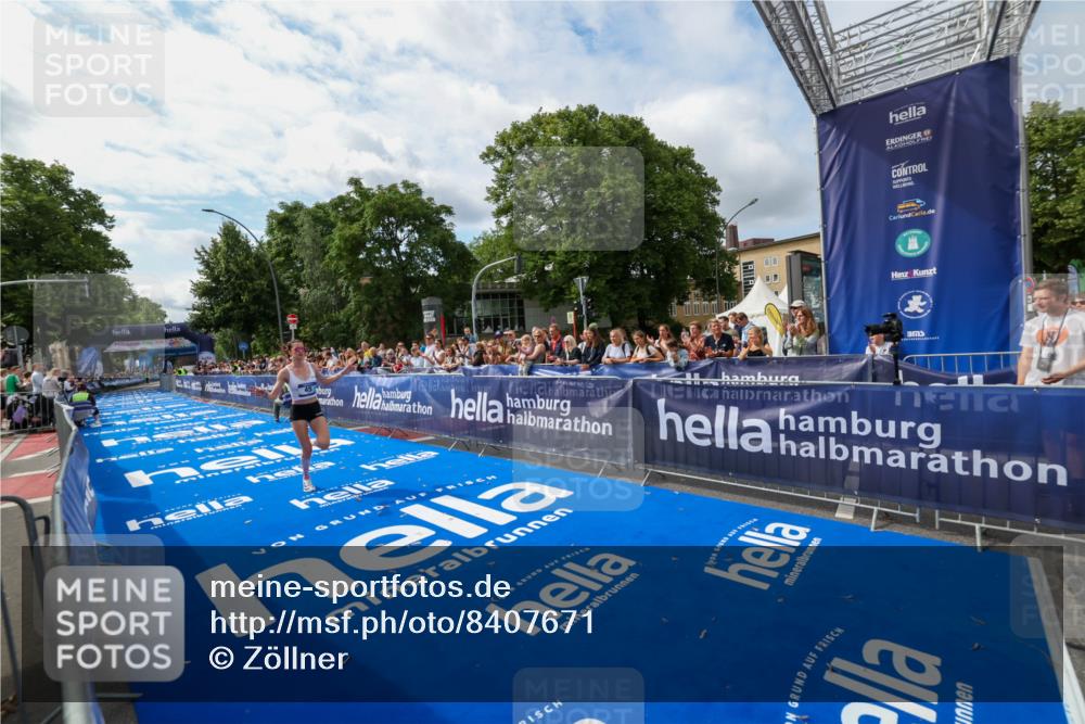 29.06.2025 - hella hamburg halbmarathon Zöllner http://msf.ph/oto/8407671 29.06.2025 10:15:51 Ziel 45 meine-sportfotos.de