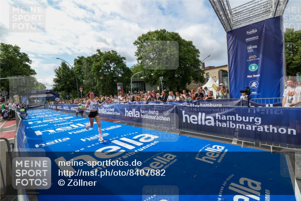 29.06.2025 - hella hamburg halbmarathon Zöllner http://msf.ph/oto/8407682 29.06.2025 10:15:51 Ziel 45 meine-sportfotos.de
