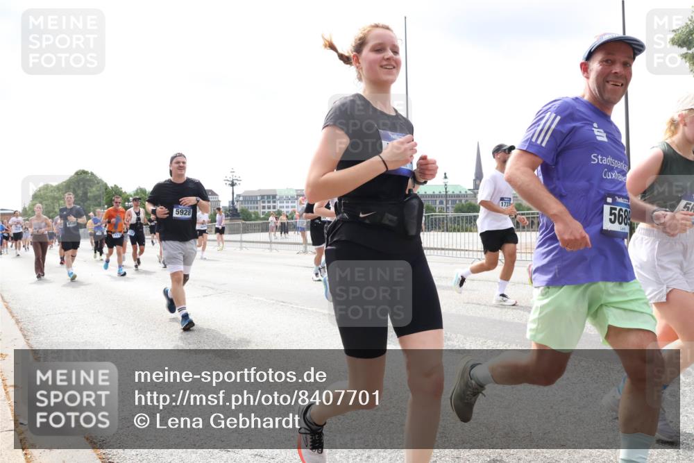 29.06.2025 - hella hamburg halbmarathon Lena Gebhardt http://msf.ph/oto/8407701 29.06.2025 10:41:28 Lombardsbrücke 5928, 1737, 5689, 56, 1314, 1317, 1509, 1536, 1542, 1623, 1731, 2153, 2229, 2258, 2805, 3344, 3532, 3533, 3623, 4412, 4415, 4541, 4610, 4638, 4787, 5086, 5225, 5549, 5688, 5689, 5928, 5942, 6088, 6250, 6450, 6474, 6793, 6894, 7022, 7023, 7661, 7821, 7829, 7968, 8004, 8162, 8163, 8293, 8385, 8586, 8751, 8769, 8848, 8878, 8897, 8992, 9588, 9962, 10181, 10269, 10348, 10407, 10483, 10644, 10835, 11011, 11166 meine-sportfotos.de