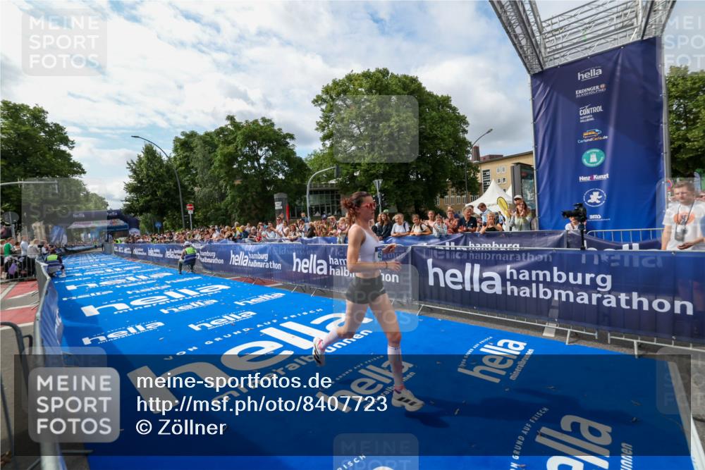29.06.2025 - hella hamburg halbmarathon Zöllner http://msf.ph/oto/8407723 29.06.2025 10:15:52 Ziel 45 meine-sportfotos.de