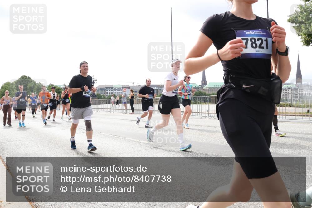 29.06.2025 - hella hamburg halbmarathon Lena Gebhardt http://msf.ph/oto/8407738 29.06.2025 10:41:28 Lombardsbrücke 5928, 14037, 7821, 1314, 1317, 1509, 1536, 1542, 1623, 1731, 2153, 2229, 2258, 2805, 3344, 3532, 3533, 3623, 4412, 4415, 4541, 4610, 4638, 4787, 5086, 5225, 5549, 5688, 5689, 5928, 5942, 6088, 6250, 6450, 6474, 6793, 6894, 7022, 7023, 7661, 7821, 7829, 7968, 8004, 8162, 8163, 8293, 8385, 8586, 8751, 8769, 8848, 8878, 8897, 8992, 9588, 9962, 10181, 10269, 10348, 10407, 10483, 10644, 10835, 11011, 11166 meine-sportfotos.de