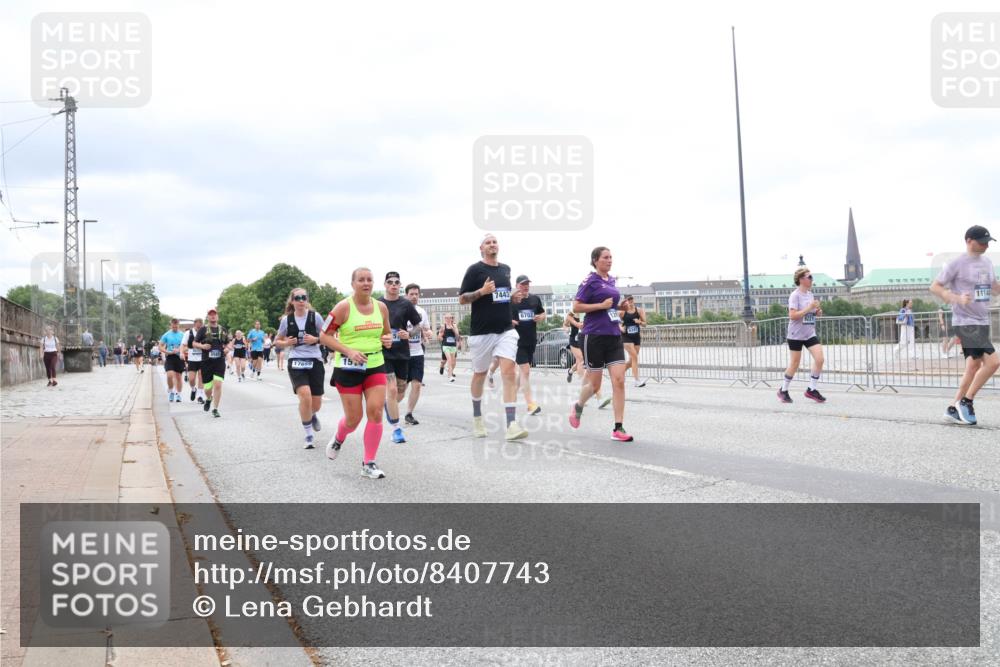 29.06.2025 - hella hamburg halbmarathon Lena Gebhardt http://msf.ph/oto/8407743 29.06.2025 10:58:55 Lombardsbrücke 17650, 15, 7443, 6702, 9221, 11140, 1326, 1365, 1380, 1514, 1646, 1751, 1839, 2057, 2449, 2621, 2649, 2929, 3231, 3373, 3416, 3565, 3966, 4042, 4043, 4225, 4294, 4312, 4577, 4648, 5016, 5211, 5400, 5732, 6010, 6167, 6301, 6330, 6341, 6554, 6588, 6599, 6633, 6638, 6702, 6927, 6969, 7095, 7096, 7288, 7443, 7870, 7910, 7933, 7957, 7967, 8489, 8544, 8545, 8547, 8592, 8631, 8701, 8752, 8932, 9221, 9225, 9563, 9889, 9960, 9982 meine-sportfotos.de