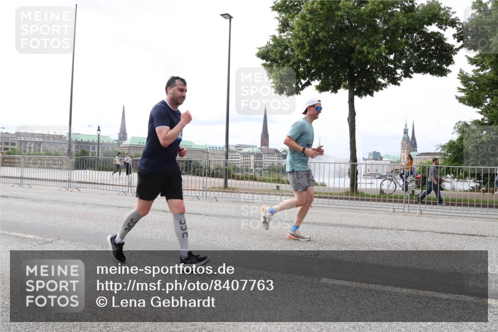 29.06.2025 - hella hamburg halbmarathon Lena Gebhardt http://msf.ph/oto/8407763 29.06.2025 10:24:39 Lombardsbrücke 1005, 1009, 1064, 1352, 1395, 2108, 2132, 2249, 2280, 2477, 2944, 3053, 3099, 3113, 3132, 3285, 3421, 3786, 4008, 4010, 4111, 4162, 4221, 4444, 4464, 4684, 4719, 5126, 5138, 5829, 5830, 6261, 6478, 6524, 6526, 6570, 7528, 7920, 7975, 8167, 8187, 8297, 9063, 10907, 11651, 11816, 11817, 12070, 12210, 12303, 13111, 13113, 13380, 13573, 13638, 13711, 14143, 14898, 15124, 15975, 17535, 18194, 18198 meine-sportfotos.de