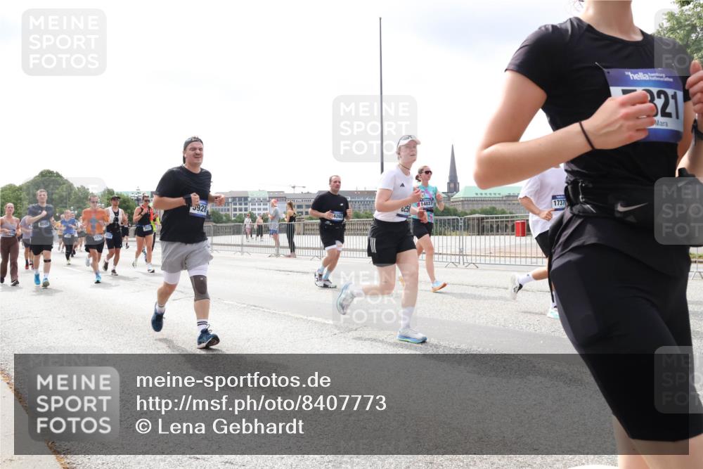 29.06.2025 - hella hamburg halbmarathon Lena Gebhardt http://msf.ph/oto/8407773 29.06.2025 10:41:28 Lombardsbrücke 8586, 370, 332, 5928, 14037, 17370, 0250, 6260, 321, 1314, 1317, 1509, 1536, 1542, 1623, 1731, 2153, 2229, 2258, 2805, 3344, 3532, 3533, 3623, 4412, 4415, 4541, 4610, 4638, 4787, 5086, 5225, 5549, 5688, 5689, 5928, 5942, 6088, 6250, 6450, 6474, 6793, 6894, 7022, 7023, 7661, 7821, 7829, 7968, 8004, 8162, 8163, 8293, 8385, 8586, 8751, 8769, 8848, 8878, 8897, 8992, 9588, 9962, 10181, 10269, 10348, 10407, 10483, 10644, 10835, 11011, 11166 meine-sportfotos.de