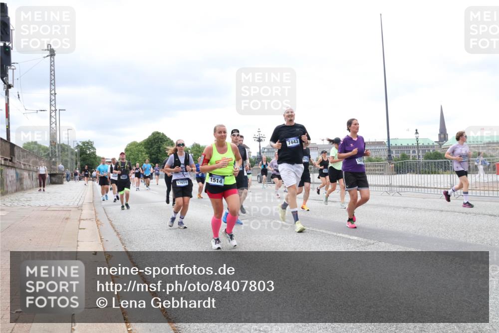 29.06.2025 - hella hamburg halbmarathon Lena Gebhardt http://msf.ph/oto/8407803 29.06.2025 10:58:56 Lombardsbrücke 17659, 1514, 7443, 129, 1326, 1365, 1380, 1514, 1646, 1751, 1839, 2057, 2449, 2621, 2649, 2929, 3231, 3373, 3416, 3536, 3565, 3966, 4042, 4043, 4225, 4294, 4312, 4577, 4648, 5016, 5211, 5400, 5732, 6010, 6167, 6301, 6330, 6341, 6554, 6588, 6599, 6633, 6638, 6702, 6927, 6969, 7095, 7096, 7288, 7443, 7870, 7910, 7933, 7957, 7967, 8489, 8544, 8545, 8547, 8592, 8631, 8701, 8752, 8932, 9221, 9225, 9563, 9889, 9960, 9982 meine-sportfotos.de