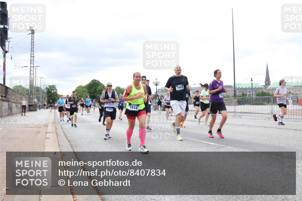 29.06.2025 - hella hamburg halbmarathon Lena Gebhardt http://msf.ph/oto/8407834 29.06.2025 10:58:56 Lombardsbrücke 17659, 1514, 7443, 1326, 1365, 1380, 1514, 1646, 1751, 1839, 2057, 2449, 2621, 2649, 2929, 3231, 3373, 3416, 3536, 3565, 3966, 4042, 4043, 4225, 4294, 4312, 4577, 4648, 5016, 5211, 5400, 5732, 6010, 6167, 6301, 6330, 6341, 6554, 6588, 6599, 6633, 6638, 6702, 6927, 6969, 7095, 7096, 7288, 7443, 7870, 7910, 7933, 7957, 7967, 8489, 8544, 8545, 8547, 8592, 8631, 8701, 8752, 8932, 9221, 9225, 9563, 9889, 9960, 9982 meine-sportfotos.de