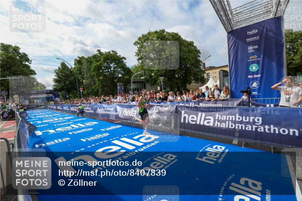 29.06.2025 - hella hamburg halbmarathon Zöllner http://msf.ph/oto/8407839 29.06.2025 10:16:25 Ziel 11409 meine-sportfotos.de