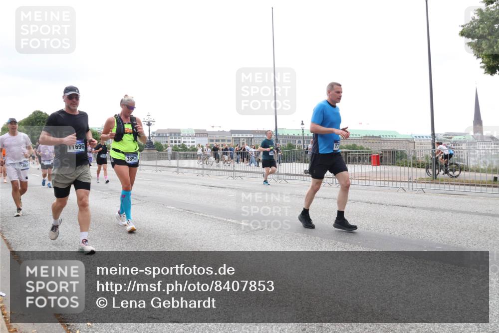 29.06.2025 - hella hamburg halbmarathon Lena Gebhardt http://msf.ph/oto/8407853 29.06.2025 10:50:38 Lombardsbrücke 11696, 1129, 1259, 1828, 1930, 2047, 2200, 3184, 3203, 3229, 3647, 3680, 3710, 3805, 3838, 3897, 4168, 4642, 4695, 4771, 4848, 4961, 5119, 5131, 5997, 6178, 6680, 6830, 7133, 7141, 7161, 7505, 7677, 7755, 7938, 8200, 8299, 8779, 8833, 8834, 8986, 9096, 9168, 9933, 10029, 10060, 10286, 10437, 10614, 10636, 10744, 11426, 11577, 11696, 11716, 12079, 12392, 12393, 13846, 13887, 14102, 14144, 14534, 14591, 14940, 15017, 15230, 15416 meine-sportfotos.de