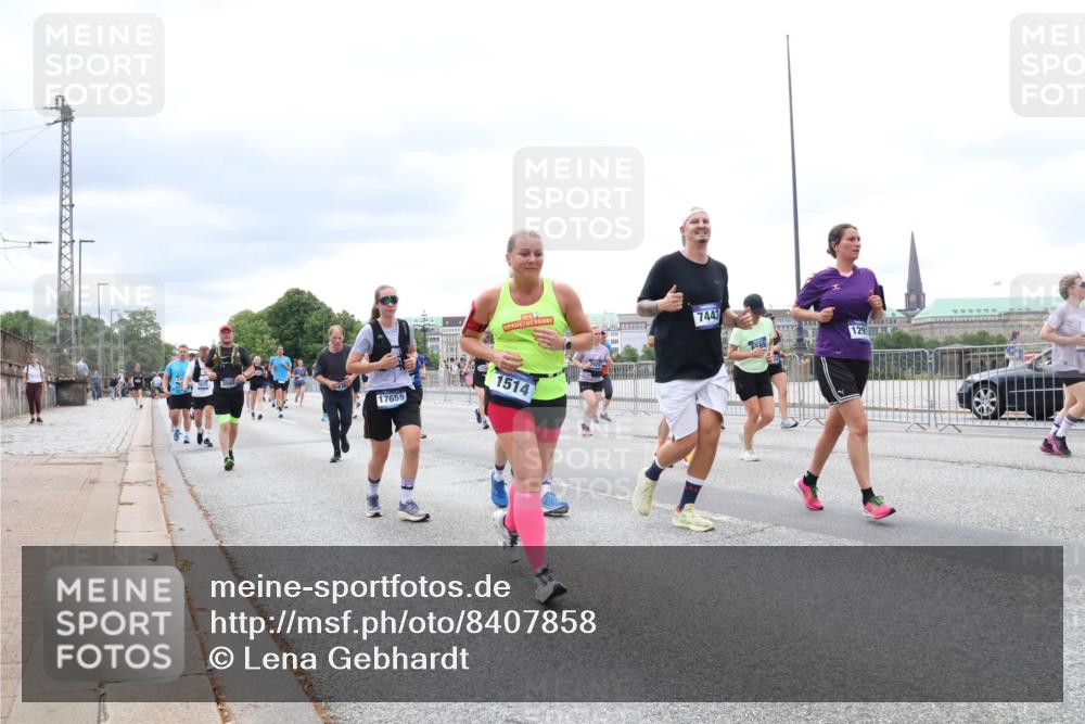 29.06.2025 - hella hamburg halbmarathon Lena Gebhardt http://msf.ph/oto/8407858 29.06.2025 10:58:56 Lombardsbrücke 3565, 17659, 1514, 7443, 129, 1326, 1365, 1380, 1514, 1646, 1751, 1839, 2057, 2449, 2621, 2649, 2929, 3231, 3373, 3416, 3536, 3565, 3966, 4042, 4043, 4225, 4294, 4312, 4577, 4648, 5016, 5211, 5400, 5732, 6010, 6167, 6301, 6330, 6341, 6554, 6588, 6599, 6633, 6638, 6702, 6927, 6969, 7095, 7096, 7288, 7443, 7870, 7910, 7933, 7957, 7967, 8489, 8544, 8545, 8547, 8592, 8631, 8701, 8752, 8932, 9221, 9225, 9563, 9889, 9960, 9982 meine-sportfotos.de