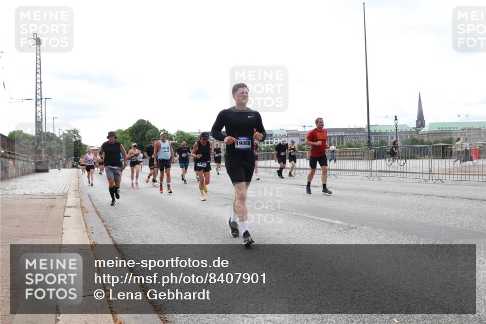 29.06.2025 - hella hamburg halbmarathon Lena Gebhardt http://msf.ph/oto/8407901 29.06.2025 10:24:42 Lombardsbrücke 5138, 3421, 19080, 1005, 1009, 1064, 1352, 1395, 2108, 2132, 2249, 2280, 2477, 2944, 3053, 3099, 3113, 3132, 3285, 3421, 3786, 4008, 4010, 4111, 4162, 4221, 4444, 4464, 4719, 5126, 5138, 5829, 5830, 6261, 6478, 6524, 6526, 6570, 7528, 7975, 8167, 8297, 9063, 10907, 11651, 11816, 11817, 12070, 12210, 12303, 13111, 13113, 13380, 13573, 13638, 13711, 14143, 14898, 15124, 15942, 15975, 17535, 17954, 18194, 18198 meine-sportfotos.de