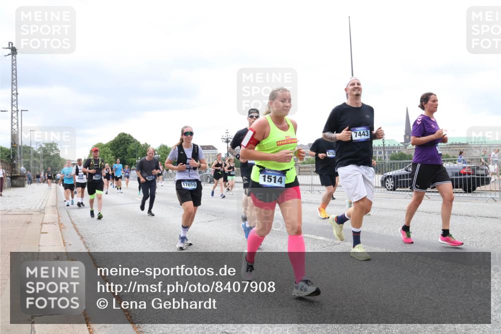 29.06.2025 - hella hamburg halbmarathon Lena Gebhardt http://msf.ph/oto/8407908 29.06.2025 10:58:56 Lombardsbrücke 3416, 17659, 1514, 6702, 7443, 1326, 1365, 1380, 1514, 1646, 1751, 1839, 2057, 2449, 2621, 2649, 2929, 3231, 3373, 3416, 3536, 3565, 3966, 4042, 4043, 4225, 4294, 4312, 4577, 4648, 5016, 5211, 5400, 5732, 6010, 6167, 6301, 6330, 6341, 6554, 6588, 6599, 6633, 6638, 6702, 6927, 6969, 7095, 7096, 7288, 7443, 7870, 7910, 7933, 7957, 7967, 8489, 8544, 8545, 8547, 8592, 8631, 8701, 8752, 8932, 9221, 9225, 9563, 9889, 9960, 9982 meine-sportfotos.de