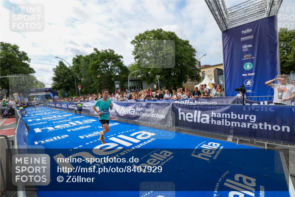 29.06.2025 - hella hamburg halbmarathon Zöllner http://msf.ph/oto/8407929 29.06.2025 10:16:37 Ziel 3944, 11864 meine-sportfotos.de