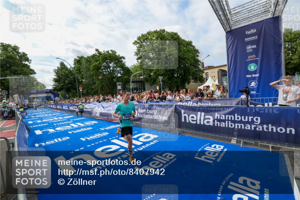 29.06.2025 - hella hamburg halbmarathon Zöllner http://msf.ph/oto/8407942 29.06.2025 10:16:38 Ziel 3944, 11864 meine-sportfotos.de