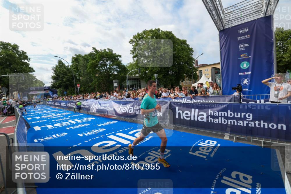 29.06.2025 - hella hamburg halbmarathon Zöllner http://msf.ph/oto/8407955 29.06.2025 10:16:38 Ziel 3944, 11864 meine-sportfotos.de
