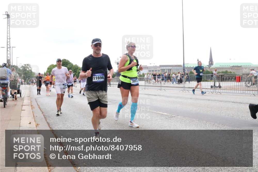 29.06.2025 - hella hamburg halbmarathon Lena Gebhardt http://msf.ph/oto/8407958 29.06.2025 10:50:38 Lombardsbrücke 1667, 20372, 11696, 3897, 1129, 1259, 1828, 1930, 2047, 2200, 3184, 3203, 3229, 3647, 3680, 3710, 3805, 3838, 3897, 4168, 4642, 4695, 4771, 4848, 4961, 5119, 5131, 5997, 6178, 6680, 6830, 7133, 7141, 7161, 7505, 7677, 7755, 7938, 8200, 8299, 8779, 8833, 8834, 8986, 9096, 9168, 9933, 10029, 10060, 10286, 10437, 10614, 10636, 10744, 11426, 11577, 11696, 11716, 12079, 12392, 12393, 13846, 13887, 14102, 14144, 14534, 14591, 14940, 15017, 15230, 15416 meine-sportfotos.de