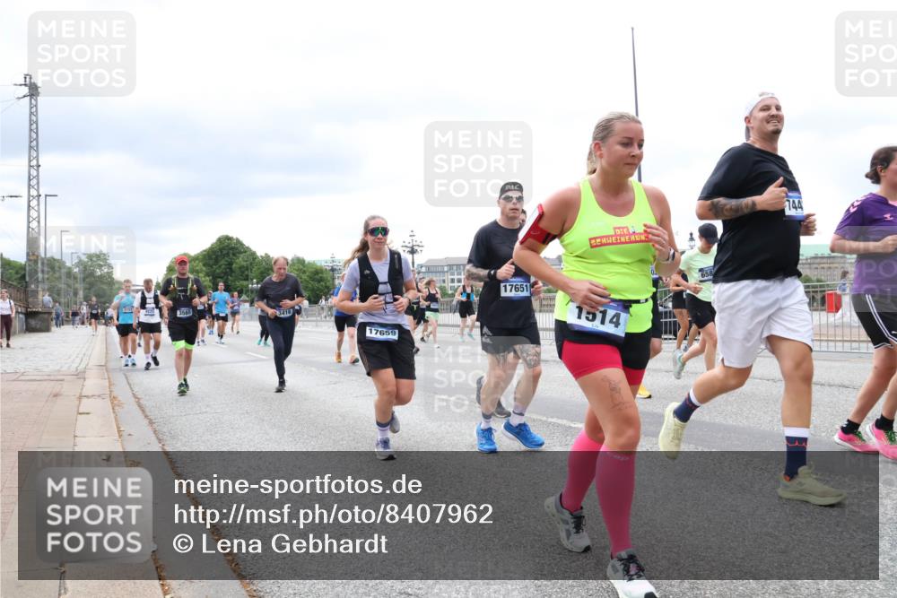 29.06.2025 - hella hamburg halbmarathon Lena Gebhardt http://msf.ph/oto/8407962 29.06.2025 10:58:57 Lombardsbrücke 701, 3416, 17659, 17651, 1514, 658, 744, 1326, 1365, 1380, 1514, 1646, 1751, 1839, 2057, 2449, 2621, 2649, 2861, 2929, 3035, 3231, 3373, 3416, 3536, 3565, 3966, 4042, 4043, 4225, 4294, 4312, 4577, 4648, 5016, 5211, 5400, 5646, 5732, 6010, 6167, 6301, 6330, 6341, 6554, 6588, 6599, 6633, 6638, 6702, 6927, 6969, 7095, 7096, 7288, 7443, 7870, 7910, 7933, 7957, 7967, 8489, 8544, 8545, 8547, 8592, 8631, 8701, 8748, 8752, 8932, 9221, 9225, 9563, 9889, 9960, 9982 meine-sportfotos.de