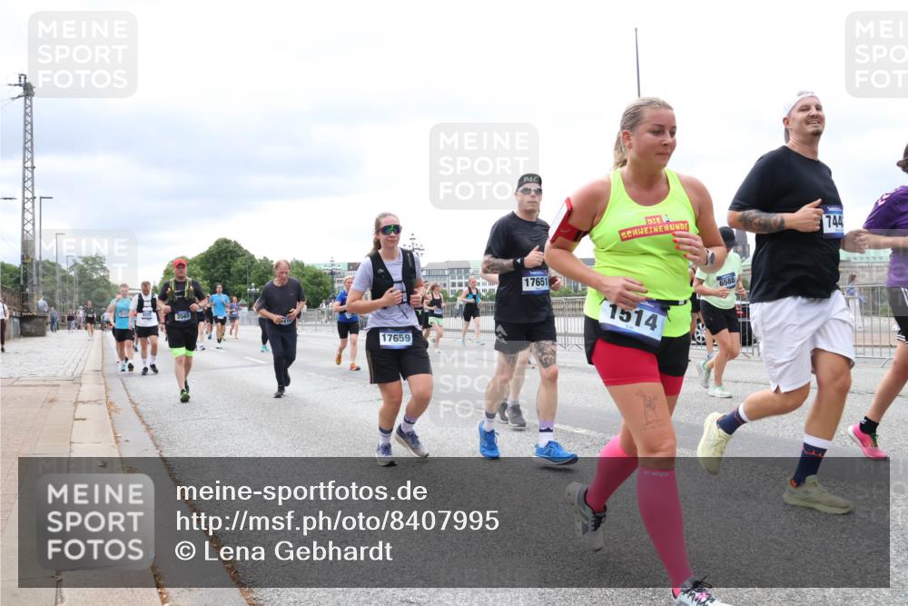 29.06.2025 - hella hamburg halbmarathon Lena Gebhardt http://msf.ph/oto/8407995 29.06.2025 10:58:57 Lombardsbrücke 3565, 17659, 17651, 1514, 6588, 744, 1326, 1365, 1380, 1514, 1646, 1751, 1839, 2057, 2449, 2621, 2649, 2861, 2929, 3035, 3231, 3373, 3416, 3536, 3565, 3966, 4042, 4043, 4225, 4294, 4312, 4577, 4648, 5016, 5211, 5400, 5646, 5732, 6010, 6167, 6301, 6330, 6341, 6554, 6588, 6599, 6633, 6638, 6702, 6927, 6969, 7095, 7096, 7288, 7443, 7870, 7910, 7933, 7957, 7967, 8489, 8544, 8545, 8547, 8592, 8631, 8701, 8748, 8752, 8932, 9221, 9225, 9563, 9889, 9960, 9982 meine-sportfotos.de