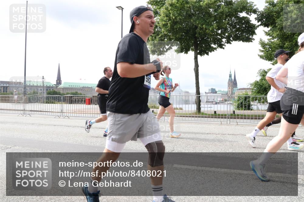 29.06.2025 - hella hamburg halbmarathon Lena Gebhardt http://msf.ph/oto/8408021 29.06.2025 10:41:30 Lombardsbrücke 592, 14137, 1314, 1317, 1509, 1536, 1542, 1623, 1731, 2153, 2229, 2258, 2805, 3344, 3532, 3533, 3623, 4412, 4415, 4541, 4610, 4638, 4787, 5086, 5225, 5432, 5549, 5688, 5689, 5928, 5942, 6088, 6250, 6450, 6474, 6618, 6793, 6894, 7022, 7023, 7477, 7661, 7821, 7829, 7968, 8004, 8162, 8163, 8293, 8300, 8301, 8385, 8586, 8751, 8769, 8848, 8878, 8897, 8992, 9588, 9962, 10181, 10269, 10348, 10407, 10483, 10835, 11011, 11166 meine-sportfotos.de