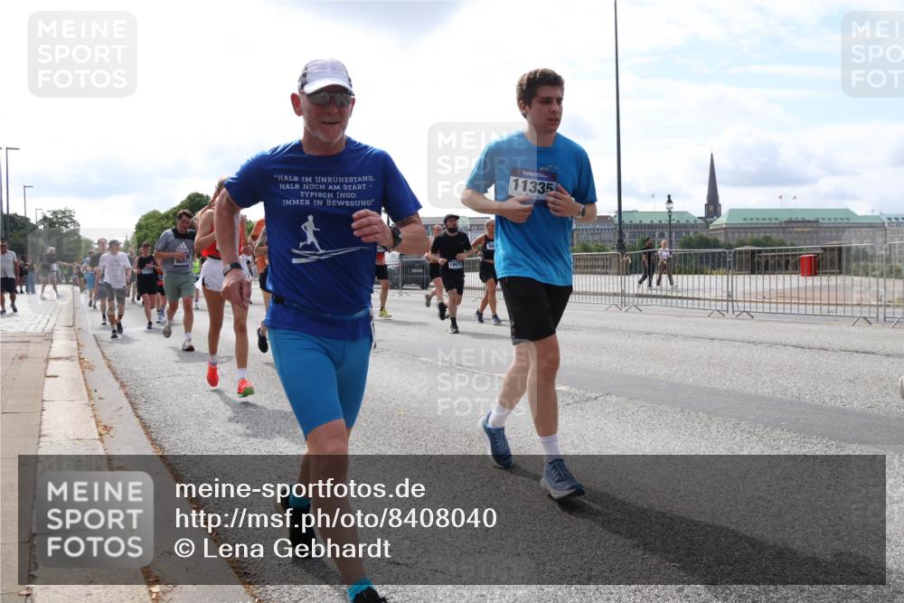 29.06.2025 - hella hamburg halbmarathon Lena Gebhardt http://msf.ph/oto/8408040 29.06.2025 10:16:49 Lombardsbrücke 9891, 11335, 1117, 1137, 1212, 1240, 1244, 1331, 1348, 1403, 1553, 1599, 1602, 1825, 2225, 2347, 2912, 3030, 3088, 3156, 3176, 3450, 3484, 3622, 3687, 4478, 4583, 5036, 5037, 6024, 6328, 6488, 6742, 6941, 6948, 7114, 7115, 7158, 7257, 7345, 7358, 7360, 7376, 7753, 7924, 7928, 8263, 8295, 8317, 8513, 8597, 8619, 8645, 8707, 8847, 8857, 9091, 9208, 9332, 9492, 9628, 9664, 9676, 9810, 10076, 10139, 10141, 10232 meine-sportfotos.de