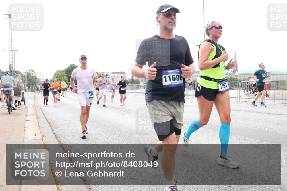 29.06.2025 - hella hamburg halbmarathon Lena Gebhardt http://msf.ph/oto/8408049 29.06.2025 10:50:39 Lombardsbrücke 166, 1674, 11696, 3897, 1129, 1208, 1259, 1828, 1930, 2047, 2200, 2358, 3184, 3203, 3229, 3647, 3680, 3710, 3805, 3838, 3897, 4168, 4642, 4695, 4771, 4848, 4961, 5119, 5131, 5997, 6178, 6680, 6830, 7133, 7141, 7161, 7505, 7677, 7755, 7938, 8200, 8299, 8779, 8833, 8834, 8986, 9096, 9168, 9933, 10029, 10286, 10437, 10552, 10614, 10636, 10744, 11426, 11577, 11696, 11716, 12079, 12392, 12393, 13846, 13887, 14102, 14144, 14534, 14591, 14940, 15017, 15230, 15416 meine-sportfotos.de