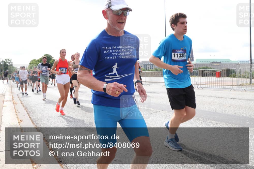 29.06.2025 - hella hamburg halbmarathon Lena Gebhardt http://msf.ph/oto/8408069 29.06.2025 10:16:49 Lombardsbrücke 9891, 8619, 127, 11335, 1117, 1137, 1212, 1240, 1244, 1331, 1348, 1403, 1553, 1599, 1602, 1825, 2225, 2347, 2912, 3030, 3088, 3156, 3176, 3450, 3484, 3622, 3687, 4478, 4583, 5036, 5037, 6024, 6328, 6488, 6742, 6941, 6948, 7114, 7115, 7158, 7257, 7345, 7358, 7360, 7376, 7753, 7924, 7928, 8263, 8295, 8317, 8513, 8597, 8619, 8645, 8707, 8847, 8857, 9091, 9208, 9332, 9492, 9628, 9664, 9676, 9810, 10076, 10139, 10141, 10232 meine-sportfotos.de