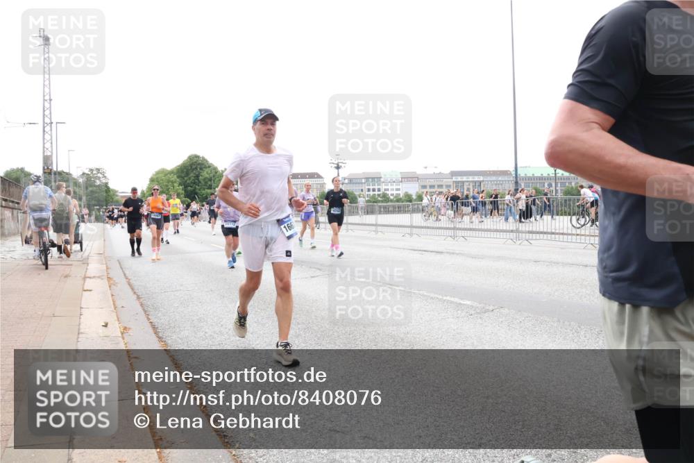 29.06.2025 - hella hamburg halbmarathon Lena Gebhardt http://msf.ph/oto/8408076 29.06.2025 10:50:40 Lombardsbrücke 1667, 1129, 1208, 1259, 1828, 1930, 2047, 2200, 2358, 2859, 3184, 3203, 3229, 3647, 3680, 3710, 3805, 3838, 3897, 4168, 4642, 4695, 4771, 4848, 4961, 5119, 5131, 5997, 6178, 6680, 7133, 7141, 7161, 7505, 7677, 7938, 8200, 8299, 8779, 8833, 8834, 8986, 9096, 9168, 9933, 10029, 10286, 10437, 10552, 10614, 10636, 10744, 11426, 11577, 11696, 11716, 12079, 12392, 12393, 13887, 14102, 14144, 14534, 14591, 14940, 15017, 15230, 15416 meine-sportfotos.de