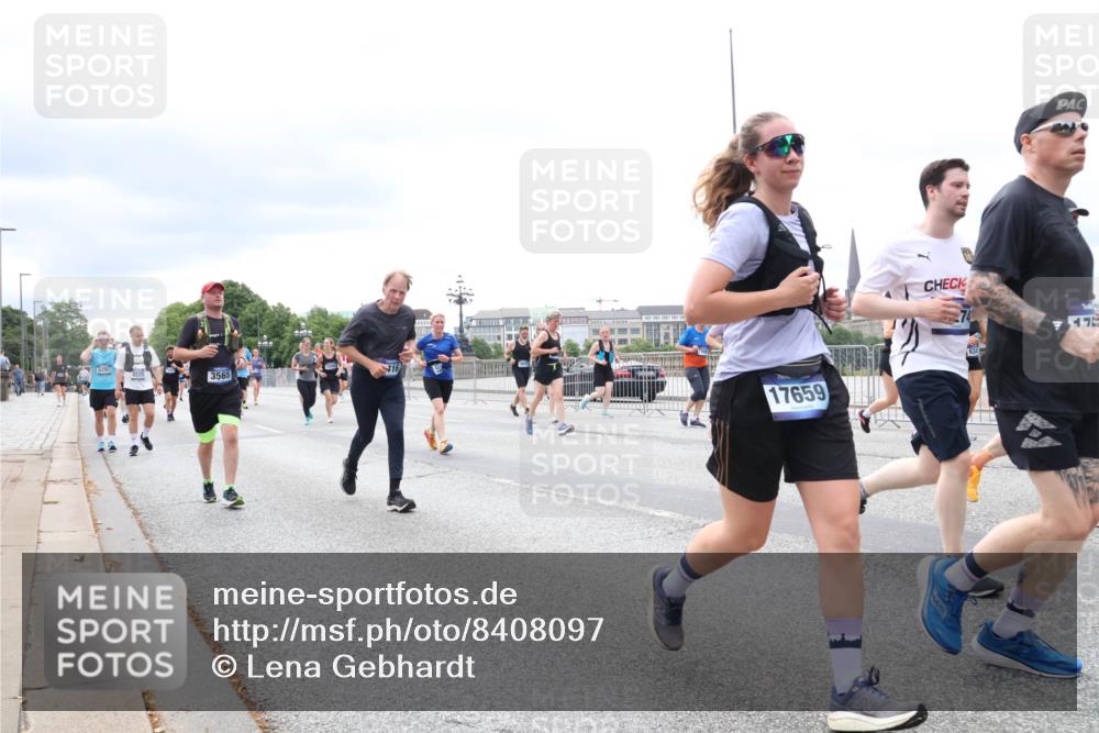 29.06.2025 - hella hamburg halbmarathon Lena Gebhardt http://msf.ph/oto/8408097 29.06.2025 10:58:58 Lombardsbrücke 701, 3565, 17659, 634, 17, 1326, 1365, 1380, 1514, 1646, 1751, 1839, 2057, 2449, 2621, 2649, 2861, 2929, 3035, 3231, 3373, 3416, 3536, 3565, 3966, 4042, 4043, 4225, 4294, 4312, 4577, 4648, 5016, 5211, 5400, 5646, 5732, 6010, 6167, 6301, 6330, 6341, 6554, 6588, 6599, 6633, 6638, 6702, 6927, 6969, 7095, 7096, 7288, 7443, 7870, 7910, 7933, 7957, 7967, 8489, 8544, 8545, 8547, 8592, 8631, 8701, 8748, 8750, 8752, 8932, 9179, 9221, 9225, 9563, 9889, 9960, 9982 meine-sportfotos.de