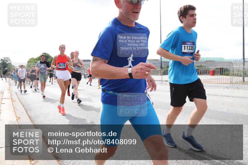 29.06.2025 - hella hamburg halbmarathon Lena Gebhardt http://msf.ph/oto/8408099 29.06.2025 10:16:50 Lombardsbrücke 8619, 9891, 12297, 11335, 1117, 1137, 1212, 1240, 1244, 1298, 1331, 1348, 1403, 1553, 1599, 1602, 1825, 2225, 2347, 2912, 3030, 3088, 3156, 3176, 3210, 3450, 3484, 3622, 3687, 4478, 5036, 5037, 6024, 6328, 6488, 6742, 6941, 6948, 7114, 7115, 7158, 7257, 7345, 7358, 7360, 7376, 7753, 7924, 7928, 8263, 8295, 8317, 8513, 8597, 8619, 8645, 8707, 8847, 8857, 8983, 9091, 9208, 9332, 9492, 9628, 9664, 9676, 9810, 10076, 10139, 10141, 10232 meine-sportfotos.de
