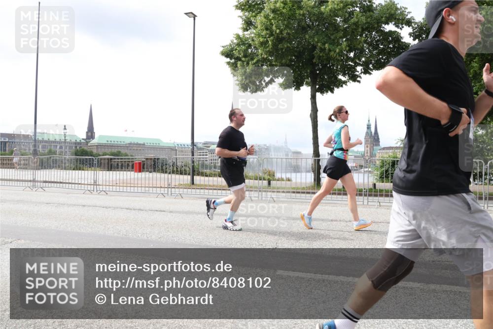 29.06.2025 - hella hamburg halbmarathon Lena Gebhardt http://msf.ph/oto/8408102 29.06.2025 10:41:30 Lombardsbrücke 1314, 1317, 1509, 1536, 1542, 1623, 1731, 2153, 2229, 2258, 2805, 3344, 3532, 3533, 3623, 4412, 4415, 4541, 4610, 4638, 4787, 5086, 5225, 5432, 5549, 5688, 5689, 5928, 5942, 6088, 6250, 6450, 6474, 6618, 6793, 6894, 7022, 7023, 7477, 7661, 7821, 7829, 7968, 8004, 8162, 8163, 8293, 8300, 8301, 8385, 8586, 8751, 8769, 8848, 8878, 8897, 8992, 9588, 9962, 10181, 10269, 10348, 10407, 10483, 10835, 11011, 11166 meine-sportfotos.de