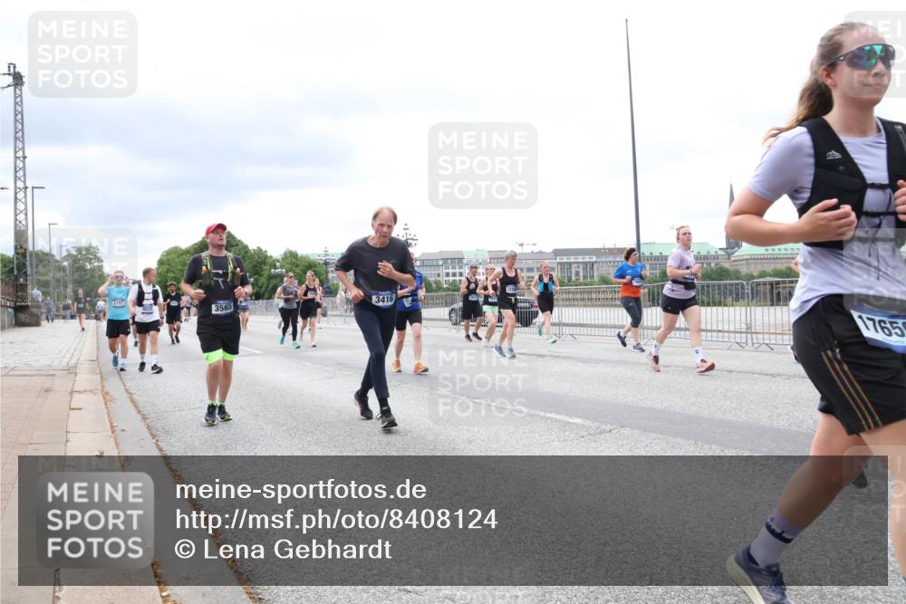 29.06.2025 - hella hamburg halbmarathon Lena Gebhardt http://msf.ph/oto/8408124 29.06.2025 10:58:58 Lombardsbrücke 8701, 3565, 3416, 1765, 1326, 1365, 1380, 1514, 1646, 1751, 1839, 2057, 2449, 2621, 2649, 2861, 2929, 3035, 3231, 3373, 3416, 3536, 3565, 3966, 4042, 4043, 4225, 4294, 4312, 4577, 4648, 5016, 5211, 5400, 5646, 5732, 6010, 6167, 6301, 6330, 6341, 6554, 6588, 6599, 6633, 6638, 6702, 6927, 6969, 7095, 7096, 7288, 7443, 7870, 7910, 7933, 7957, 7967, 8489, 8544, 8545, 8547, 8592, 8631, 8701, 8748, 8750, 8752, 8932, 9179, 9221, 9225, 9563, 9889, 9960, 9982 meine-sportfotos.de