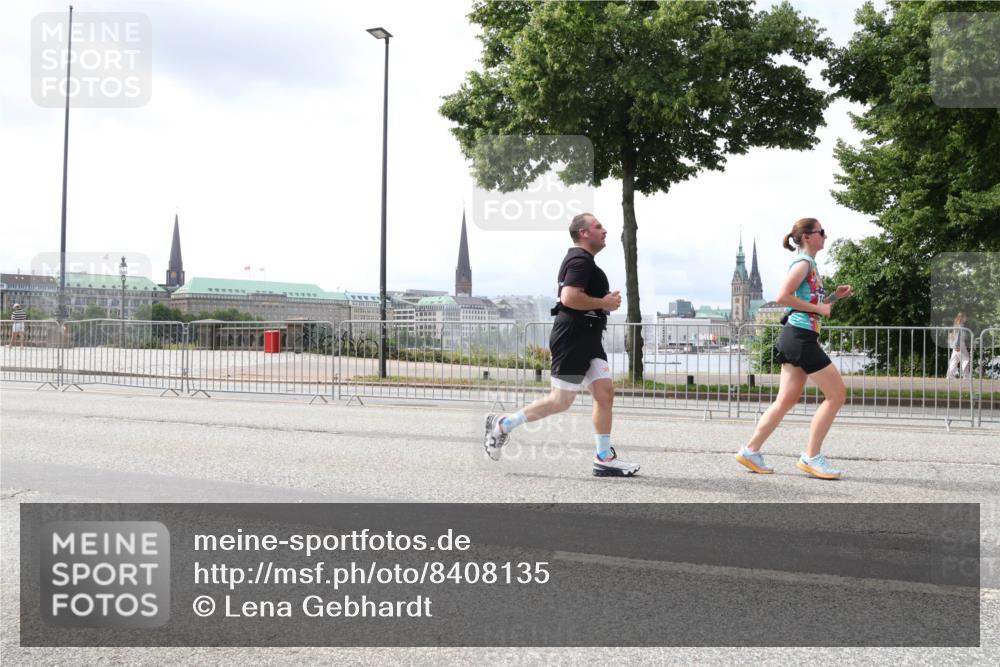 29.06.2025 - hella hamburg halbmarathon Lena Gebhardt http://msf.ph/oto/8408135 29.06.2025 10:41:31 Lombardsbrücke 1314, 1317, 1509, 1536, 1542, 1623, 1731, 2153, 2229, 2258, 2805, 3344, 3532, 3533, 3623, 4412, 4415, 4541, 4610, 4638, 4787, 5086, 5225, 5432, 5549, 5688, 5689, 5928, 5942, 6088, 6250, 6320, 6450, 6474, 6618, 6793, 6894, 7022, 7023, 7477, 7661, 7821, 7829, 7968, 8004, 8162, 8163, 8293, 8300, 8301, 8385, 8443, 8586, 8751, 8769, 8848, 8878, 8897, 8992, 9588, 9962, 10181, 10269, 10348, 10407, 10483, 10835, 11011, 11166 meine-sportfotos.de