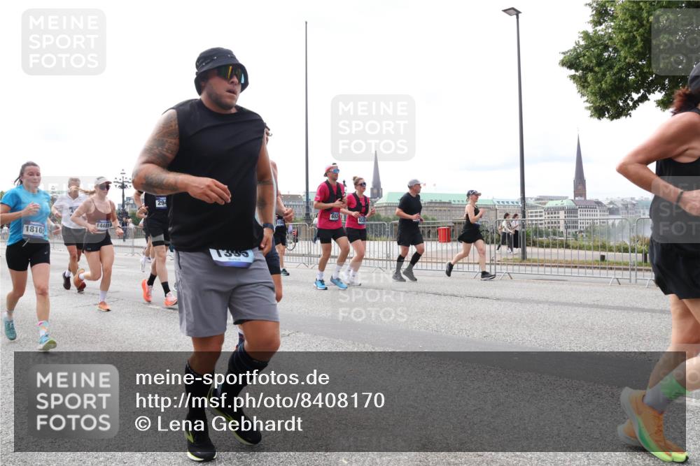 29.06.2025 - hella hamburg halbmarathon Lena Gebhardt http://msf.ph/oto/8408170 29.06.2025 10:24:45 Lombardsbrücke 18105, 14481, 294, 1355, 2108, 652, 1064, 1352, 1395, 1740, 2108, 2132, 2249, 2280, 2477, 2944, 3053, 3099, 3113, 3132, 3421, 3786, 4008, 4010, 4111, 4162, 4221, 4444, 4464, 4719, 5126, 5138, 5829, 5830, 6261, 6478, 6524, 6526, 6570, 7528, 7975, 8167, 8297, 9063, 9573, 10907, 11400, 11651, 11816, 11817, 12070, 12210, 12303, 13111, 13113, 13380, 13573, 13638, 13711, 14143, 14898, 15124, 15942, 15975, 17185, 17535, 17954, 18194, 18198 meine-sportfotos.de