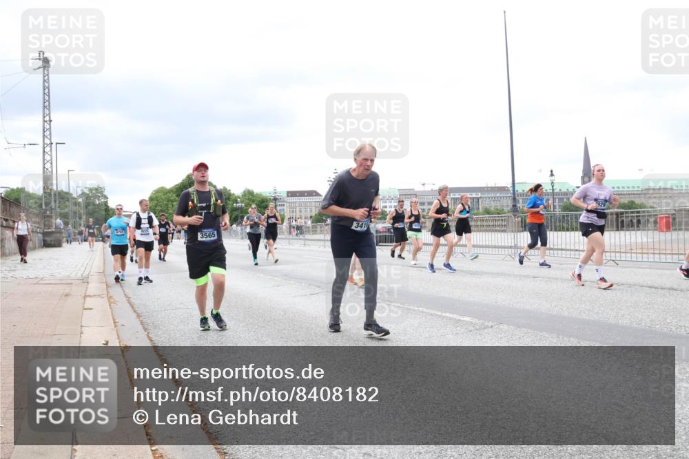 29.06.2025 - hella hamburg halbmarathon Lena Gebhardt http://msf.ph/oto/8408182 29.06.2025 10:58:58 Lombardsbrücke 8701, 9225, 3565, 3410, 2929, 1326, 1365, 1380, 1514, 1646, 1751, 1839, 2057, 2449, 2621, 2649, 2861, 2929, 3035, 3231, 3373, 3416, 3536, 3565, 3966, 4042, 4043, 4225, 4294, 4312, 4577, 4648, 5016, 5211, 5400, 5646, 5732, 6010, 6167, 6301, 6330, 6341, 6554, 6588, 6599, 6633, 6638, 6702, 6927, 6969, 7095, 7096, 7288, 7443, 7870, 7910, 7933, 7957, 7967, 8489, 8544, 8545, 8547, 8592, 8631, 8701, 8748, 8750, 8752, 8932, 9179, 9221, 9225, 9563, 9889, 9960, 9982 meine-sportfotos.de