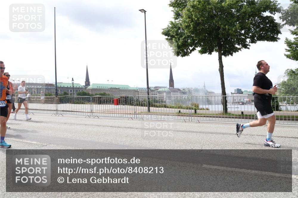 29.06.2025 - hella hamburg halbmarathon Lena Gebhardt http://msf.ph/oto/8408213 29.06.2025 10:41:31 Lombardsbrücke 376, 3533, 1314, 1317, 1509, 1536, 1542, 1623, 1731, 2153, 2229, 2258, 2805, 3344, 3532, 3533, 3623, 4412, 4415, 4541, 4610, 4638, 4787, 5086, 5225, 5432, 5549, 5688, 5689, 5928, 5942, 6088, 6250, 6320, 6450, 6474, 6618, 6793, 6894, 7022, 7023, 7477, 7661, 7821, 7829, 7968, 8004, 8162, 8163, 8293, 8300, 8301, 8385, 8443, 8586, 8751, 8769, 8848, 8878, 8897, 8992, 9588, 9962, 10181, 10269, 10348, 10407, 10483, 10835, 11011, 11166 meine-sportfotos.de